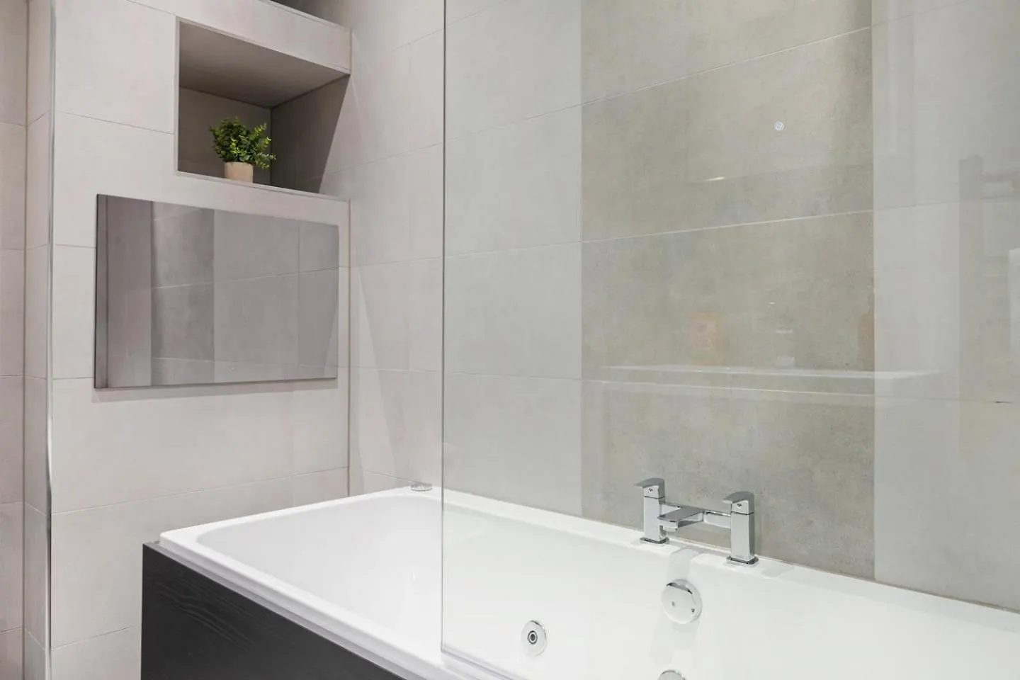 Brand New Luxury 2 Bedroom Apartment In The Market Square Nottingham